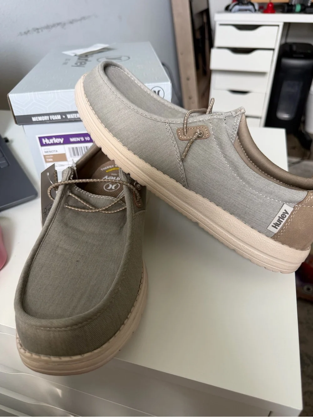 Hurley tan canvas